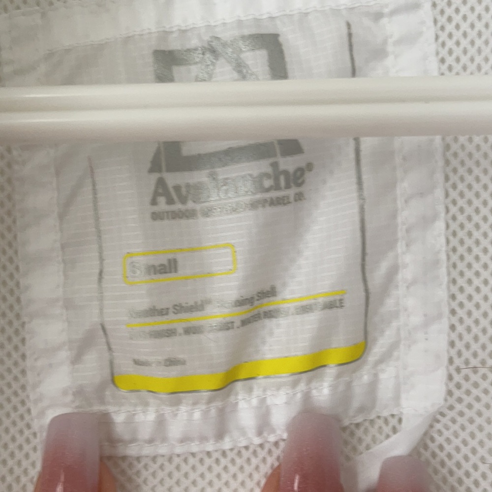 Avalanche White Jacket. Size: Small - image 3